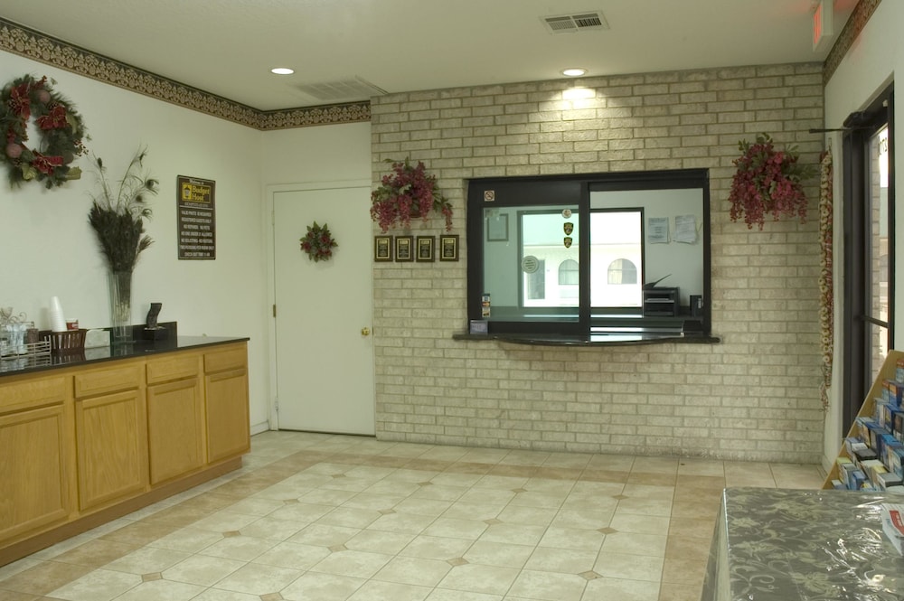 Budget Host Hempstead Inn - photo 2