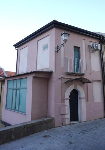 La casetta rosa in Nicotera, Italy