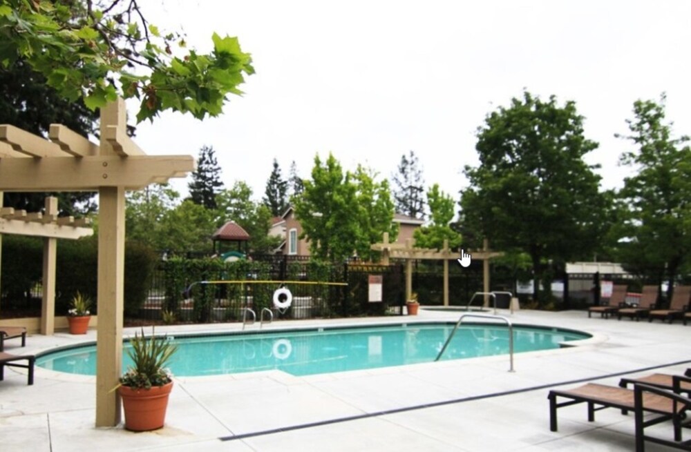 Global Luxury Suites in Cupertino - photo 23