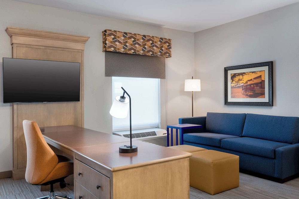 Hampton Inn & Suites Dodge City - photo 18