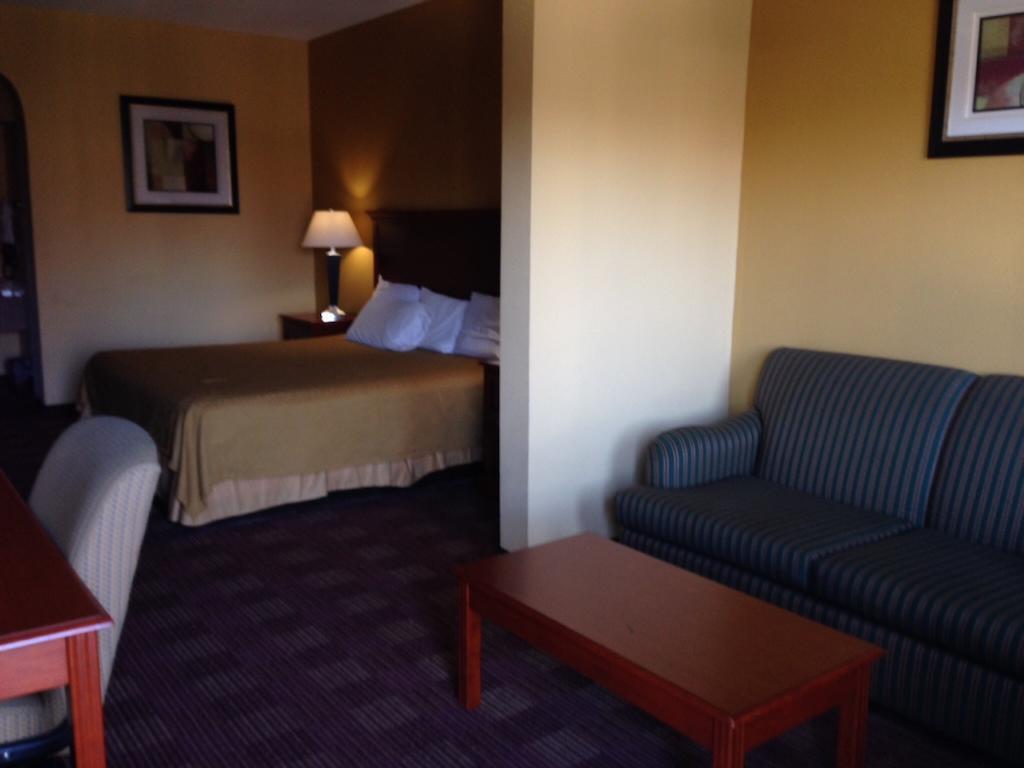 Americas Best Value Inn Memphis I 240 - photo 5