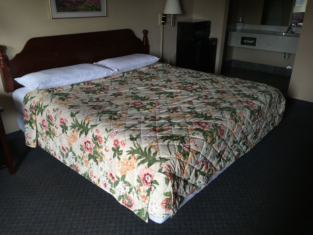 Highway Inn - photo 7