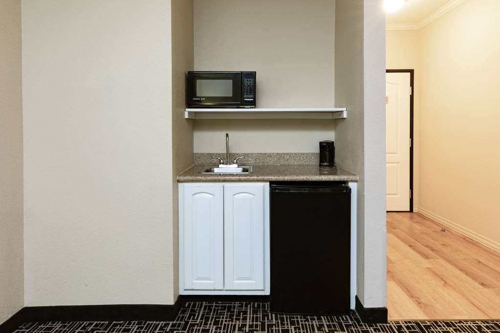 La Quinta Inn & Suites by Wyndham Garland Harbor Point - photo 42