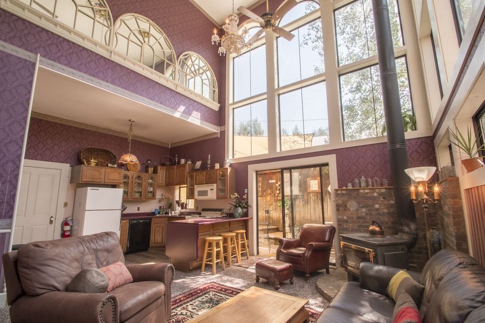 Mine Shaft Inn Hotel & Hostel - photo 2