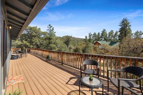 Newly Remodeled Pet Friendly Strawberry Cabin — Pine — photo 3