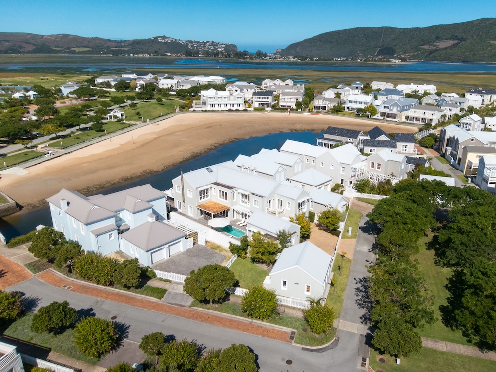 Thesen Lifestyle Luxury Villas — 4-Star Luxury Hotel in Knysna, South Africa