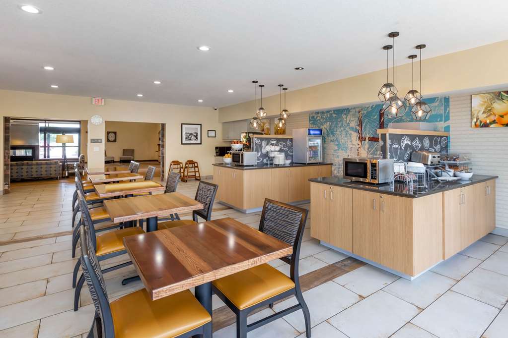 Comfort Suites Burlington - photo 35