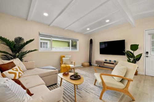 Charming Zen Venice Beach 3BR Home w Patio & W D — 4-Star Luxury Hotel in Los Angeles, United States