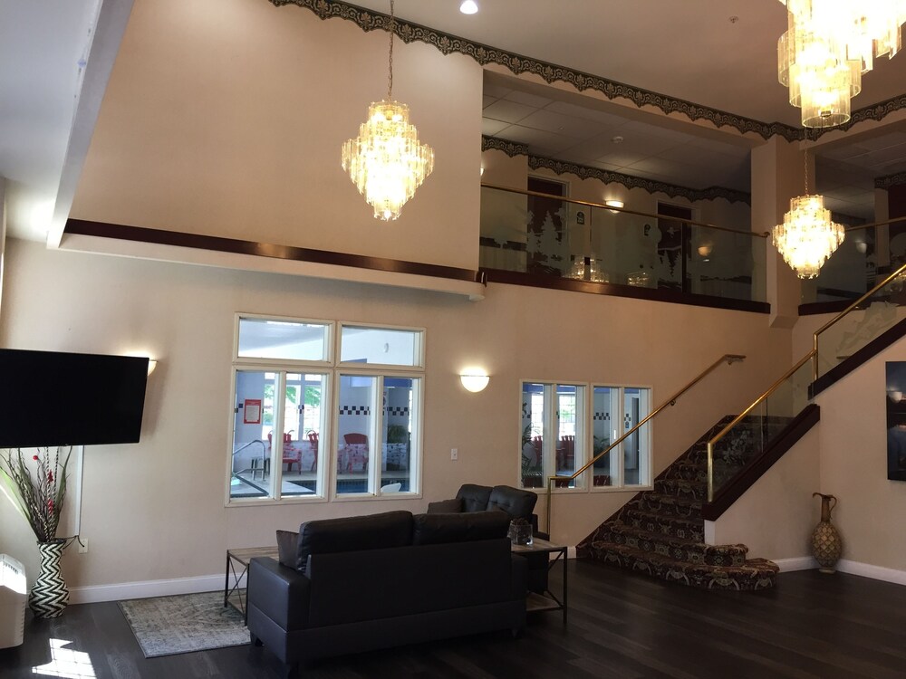 Holiday Inn Express & Suites Portland East - photo 25
