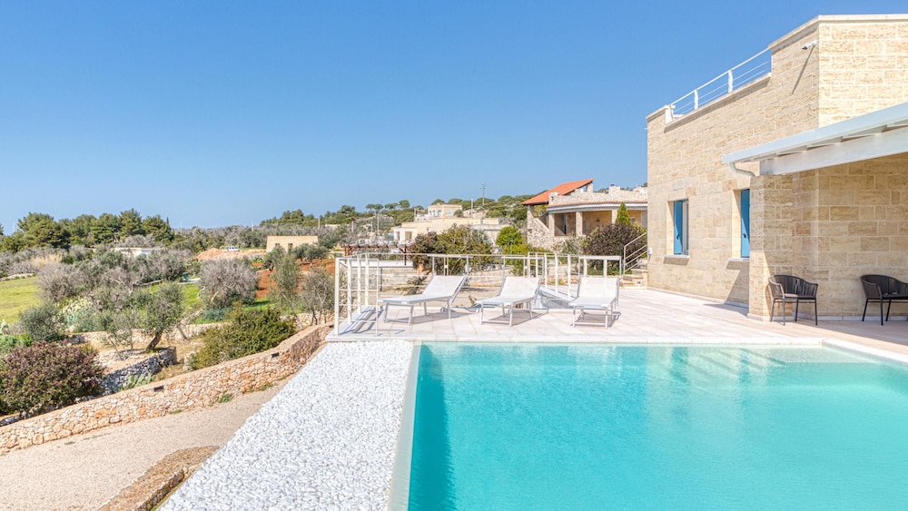 Villa Porta Azzurra 6 2 Emma Villas — 4-Star Luxury Hotel in Salve, Italy