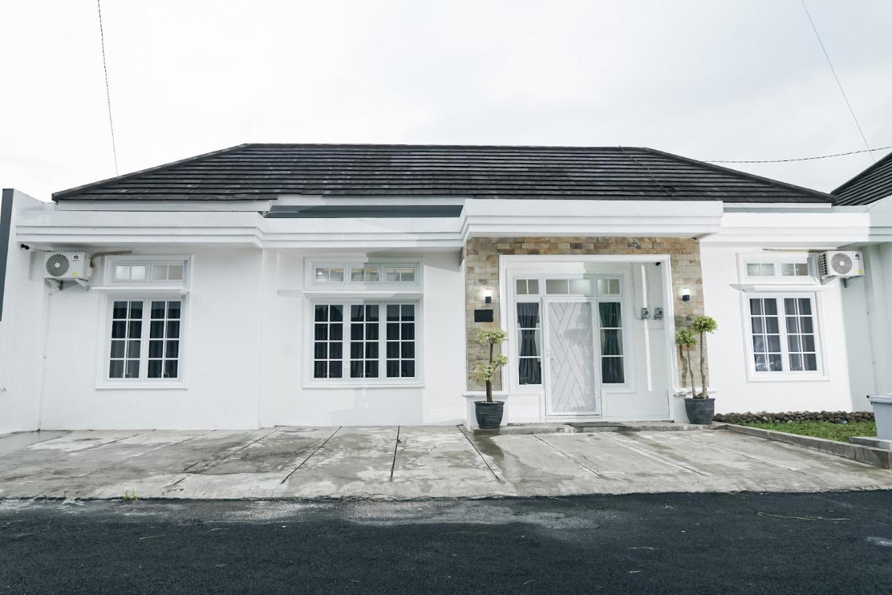 Pilla Villa Purwokerto — 4-Star Luxury Hotel in Purwokerto, Indonesia