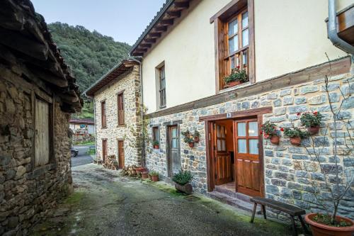 Acogedora Cabana Con Vistas a Los Picos de Europa En Camaleno — hotel in Camaleno