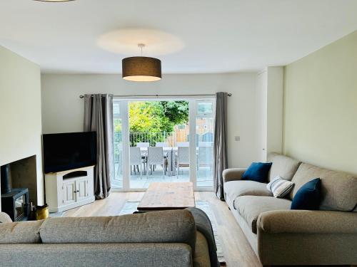 Bromholme Cottage Bacton Sleeps 10 hot tub close to beach — 4-Star Luxury Hotel in Bacton, United Kingdom
