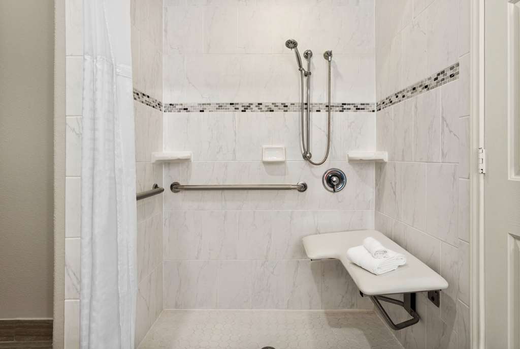 La Quinta Inn & Suites by Wyndham Brownsville North - photo 43