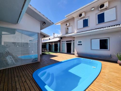 Casa com piscina na Praia do Sonho — 4-Star Luxury Hotel in Palhoca, Brasil