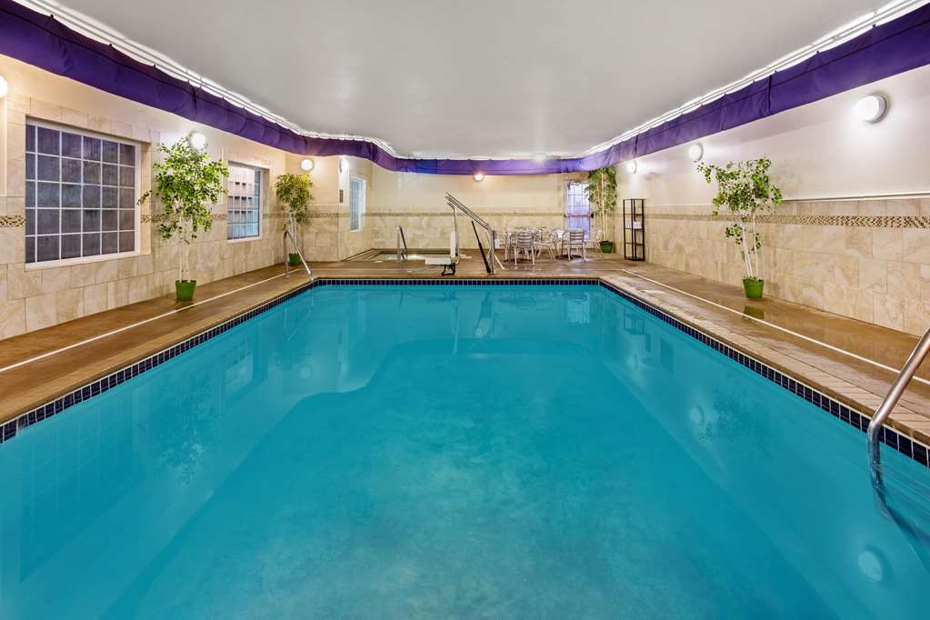 La Quinta Inn & Suites by Wyndham Dickinson - photo 9