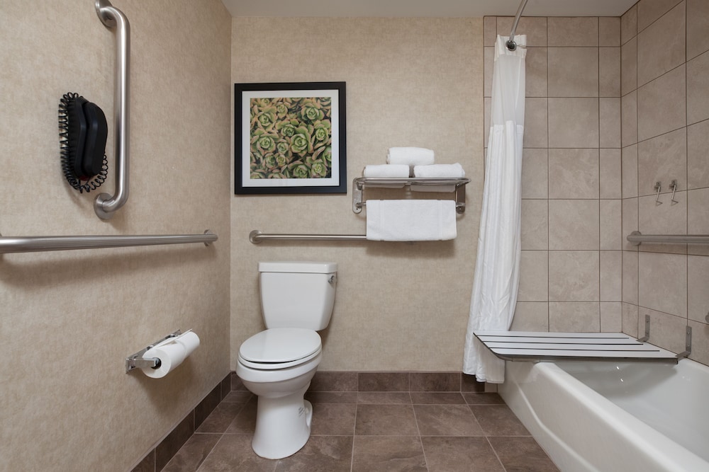 Hilton Garden Inn Fargo - photo 34