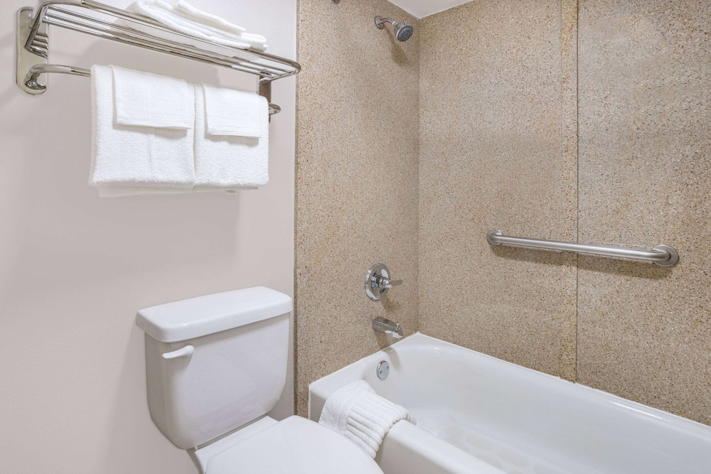 Red Roof Inn Leeds - photo 19