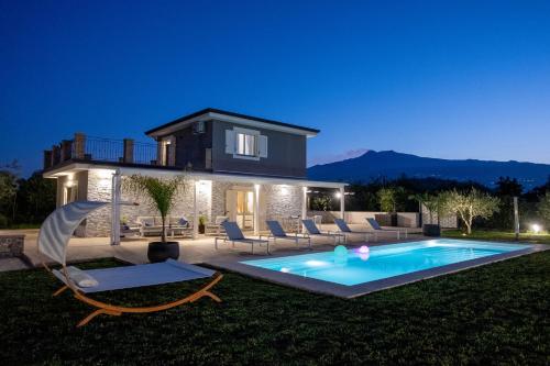Villa Flara Relais — 4-Star Luxury Hotel in Calatabiano, Italy