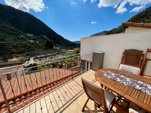 Casa Via Vezzargo — 4-Star Luxury Hotel in Badalucco, Italy