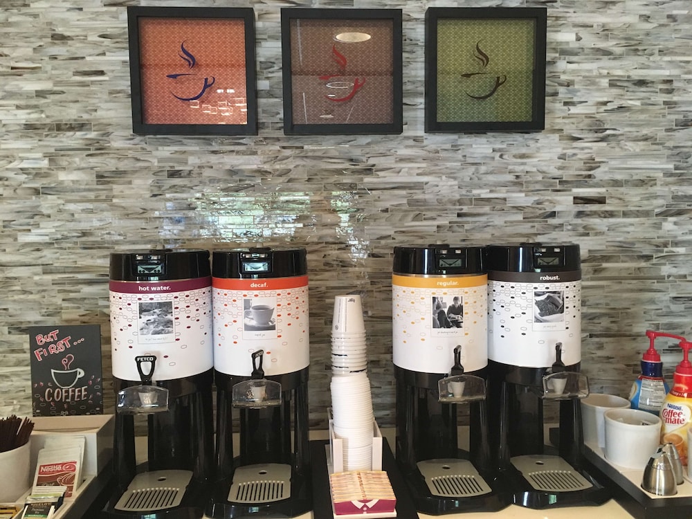 Hampton Inn & Suites Newburgh Stewart Airport - photo 27