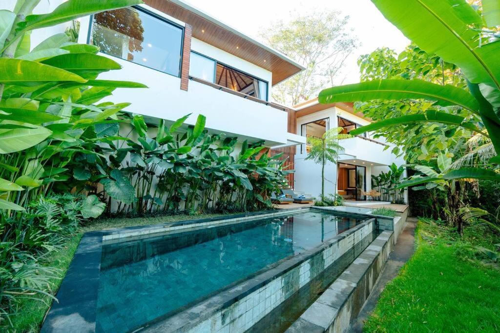 River Edge Serene Villa in Pantai Nyanyi 7 mins to Beach — 4-Star Luxury Hotel in Tabanan, Indonesia