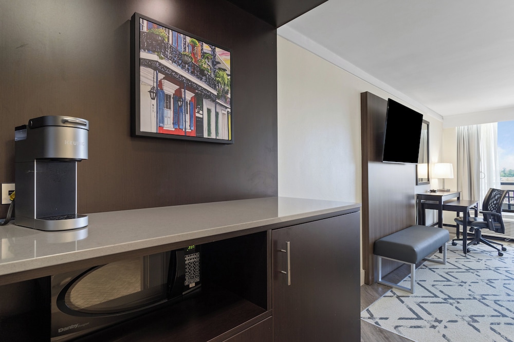Crowne Plaza Executive Center Baton Rouge by IHG - photo 12