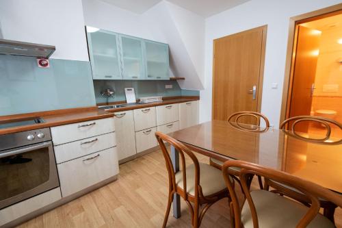 Apartmaji In Sobe Ramar — Straza