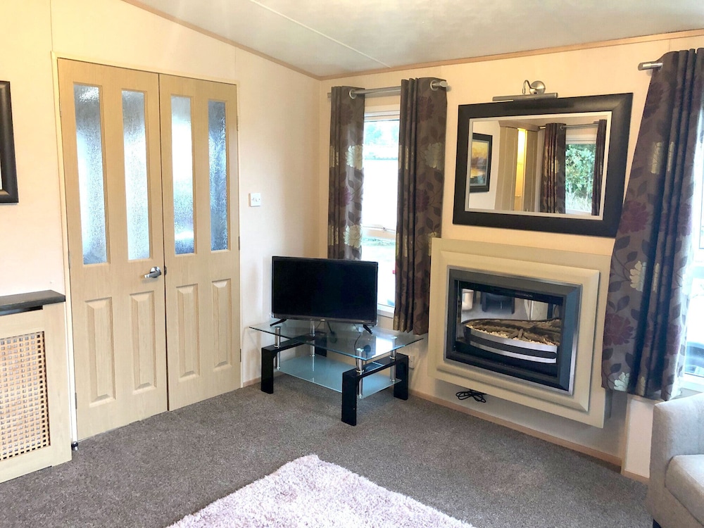 Gold Standard Caravan South View Park — hotel in Skegness