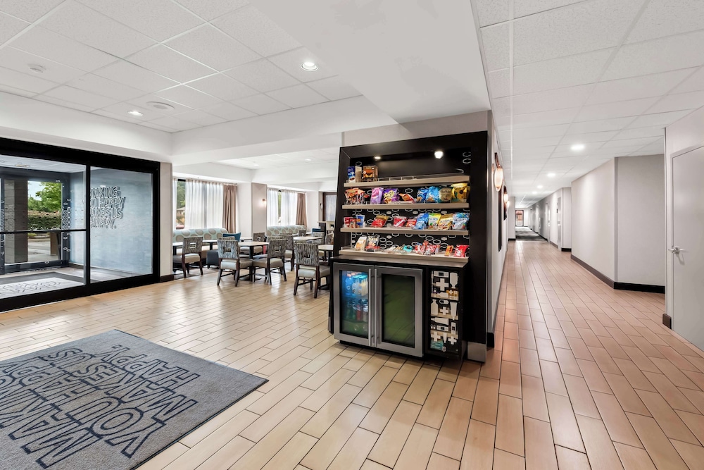 Hampton Inn Pennsville - photo 34