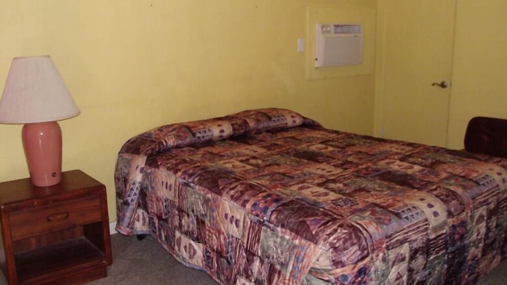 La Siesta Motel - photo 13