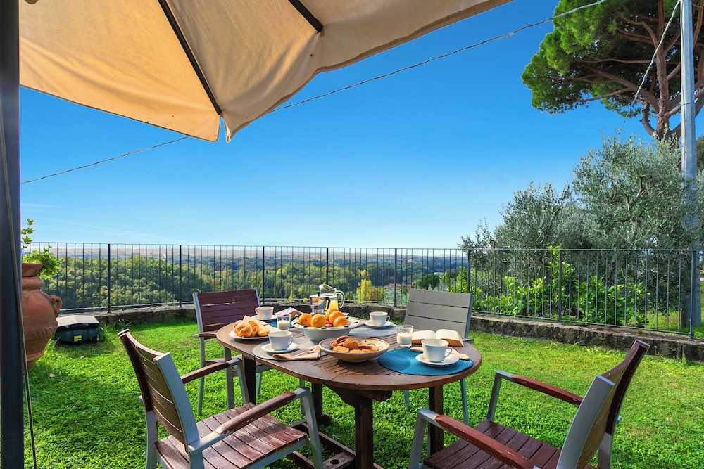 Amazing View Laporecchio Hills — 4-Star Luxury Hotel in Lamporecchio, Italy