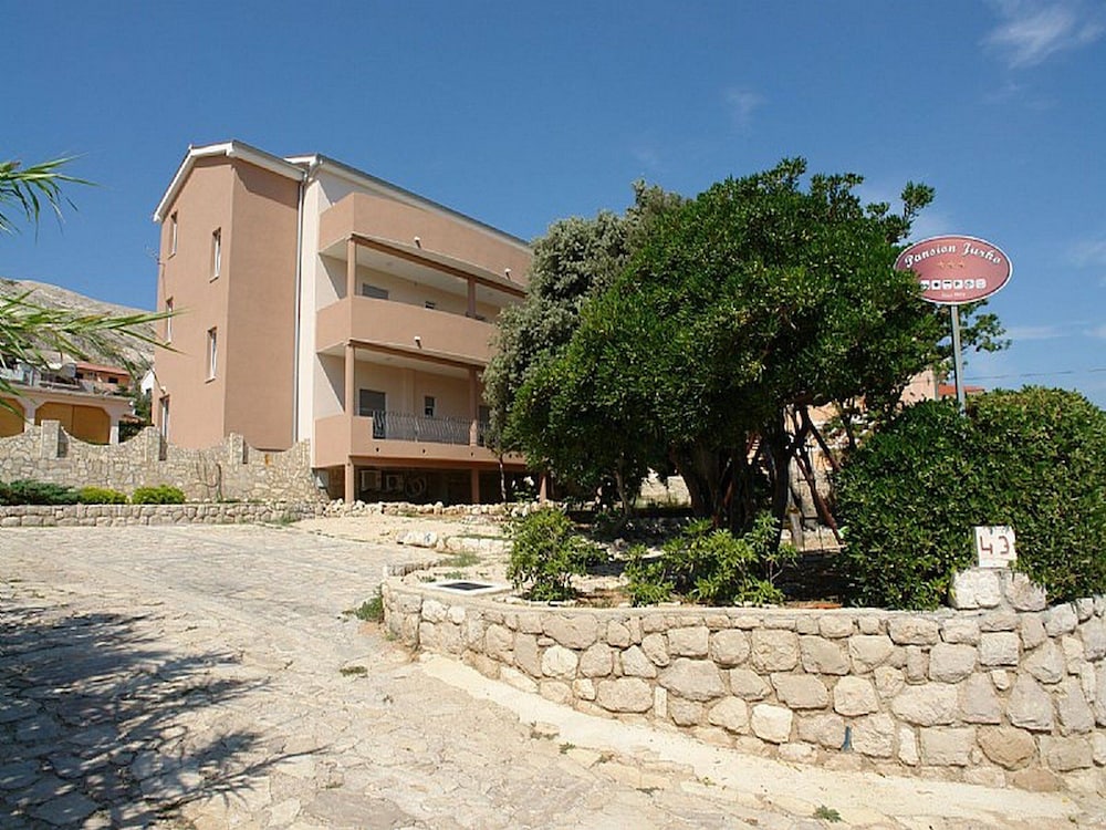 Pansion Jurko — hotel in Pag