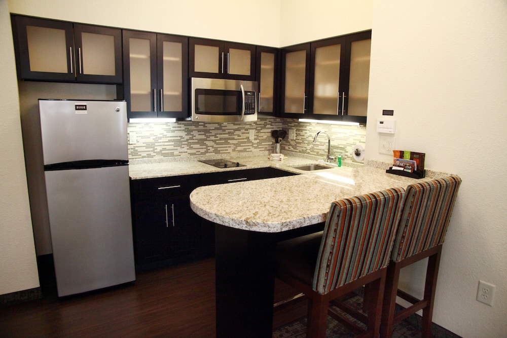 Staybridge Suites Minot by IHG - photo 7
