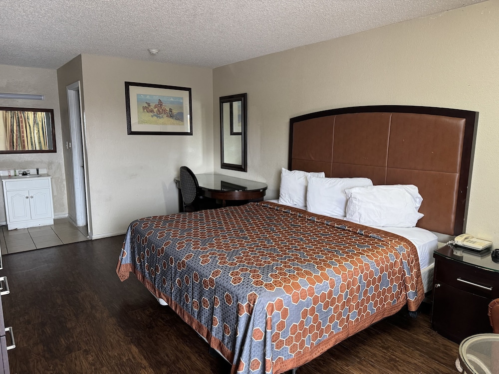 Great Western Inn & Suites - photo 6