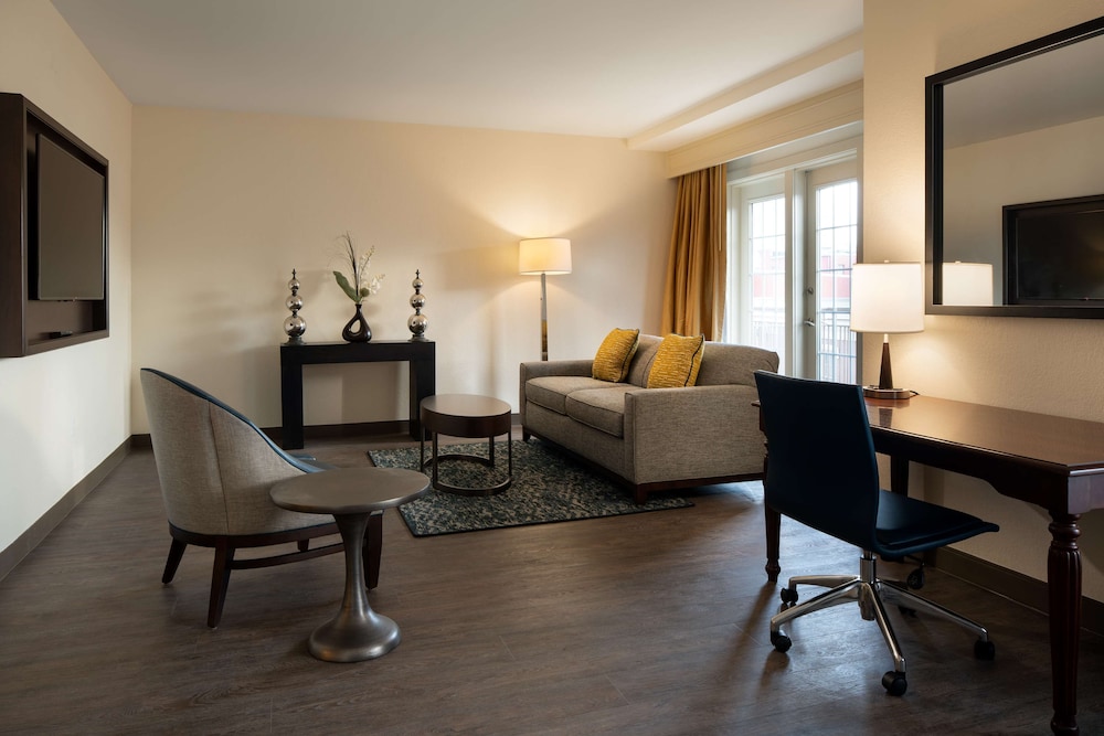 Embassy Suites by Hilton New Orleans - photo 17