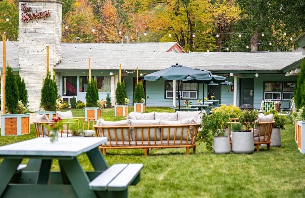 The Springs Motel — Pittsfield