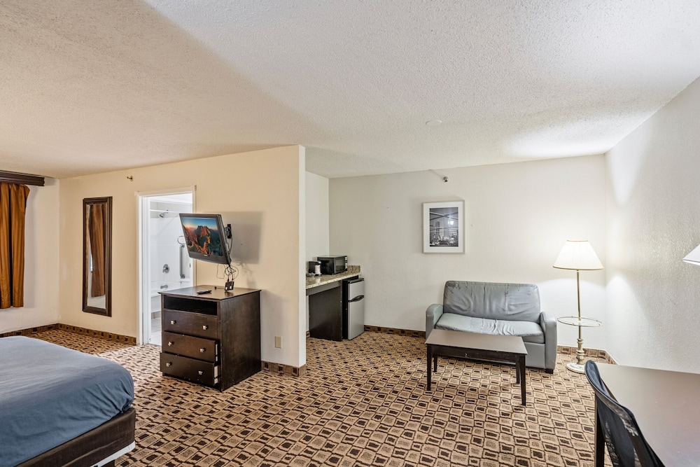 Coratel Plus Suites Wichita West Airport - photo 19