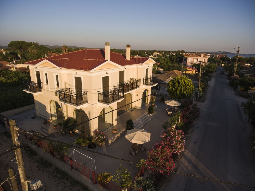 Ilida Kourouta Studios — 4-Star Luxury Hotel in Amaliada, Greece