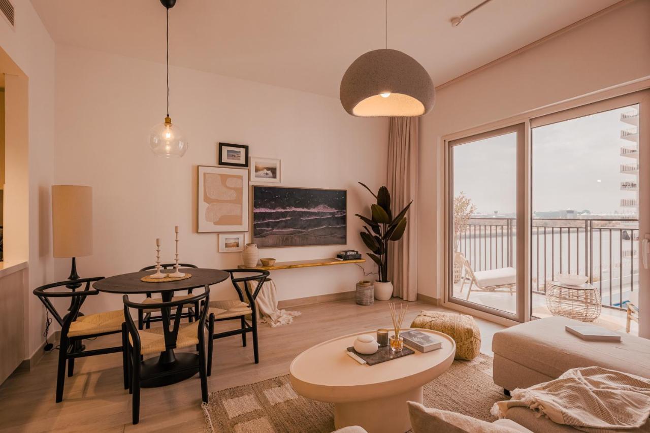 Yas Island Elegant 2BR with Lake & Pool View — 4-Star Luxury Hotel in Abu Dhabi, United Arab Emirates