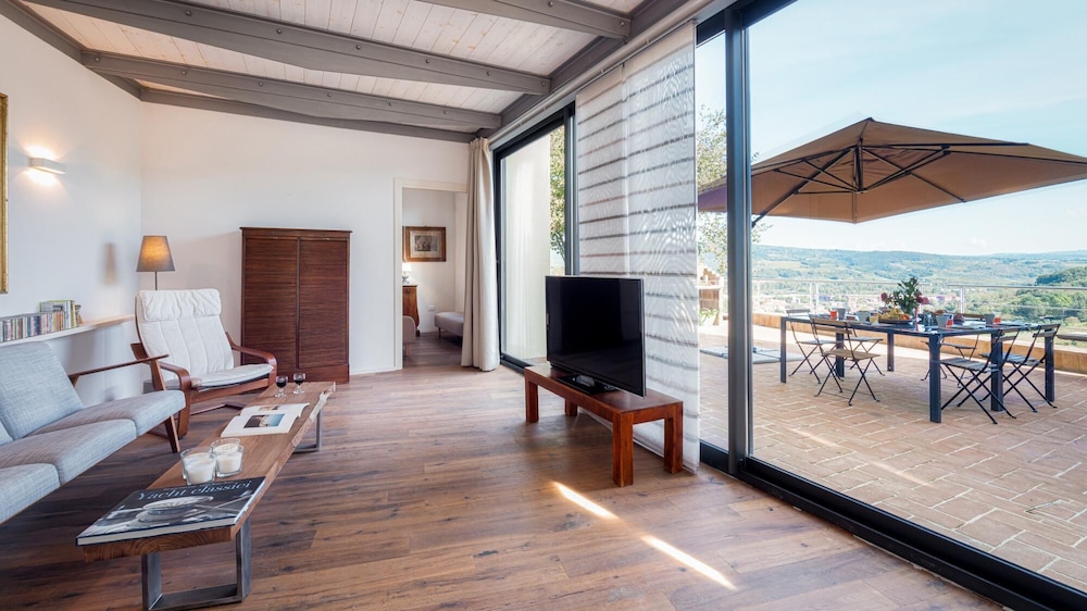 Podere Torre Delle Sorgenti 4 Emma Villas — 4-Star Luxury Hotel in Orvieto, Italy