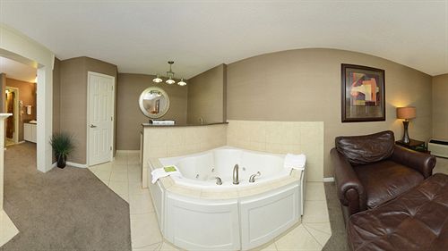 Americas Best Value Inn & Suites Overland Park Kansas City Closed - photo 13