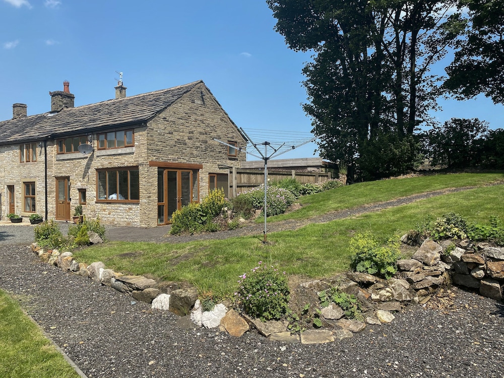 Wren Cottage — 4-Star Luxury Hotel in Oldham, United Kingdom