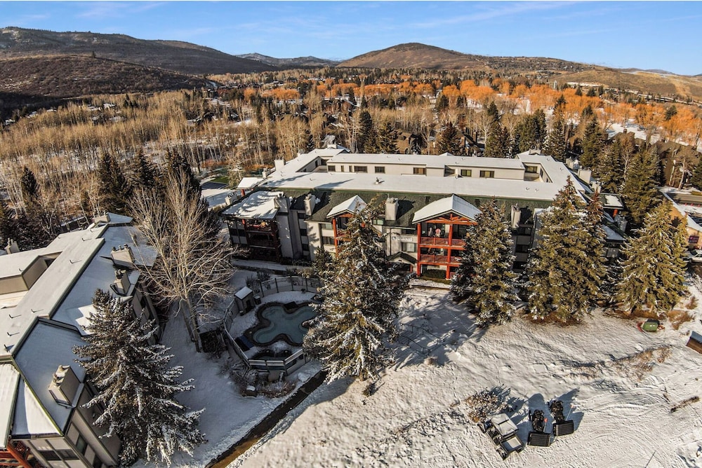 Snow Flower by Casago in Bridgeport, United States