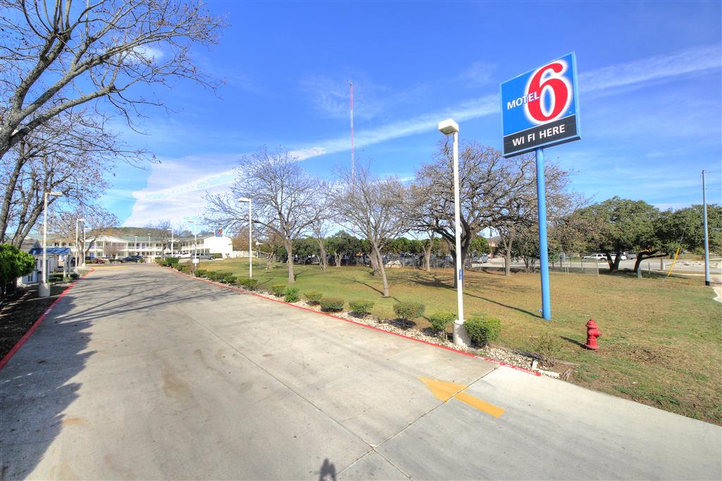 Motel 6 Kerrville TX - featured photo