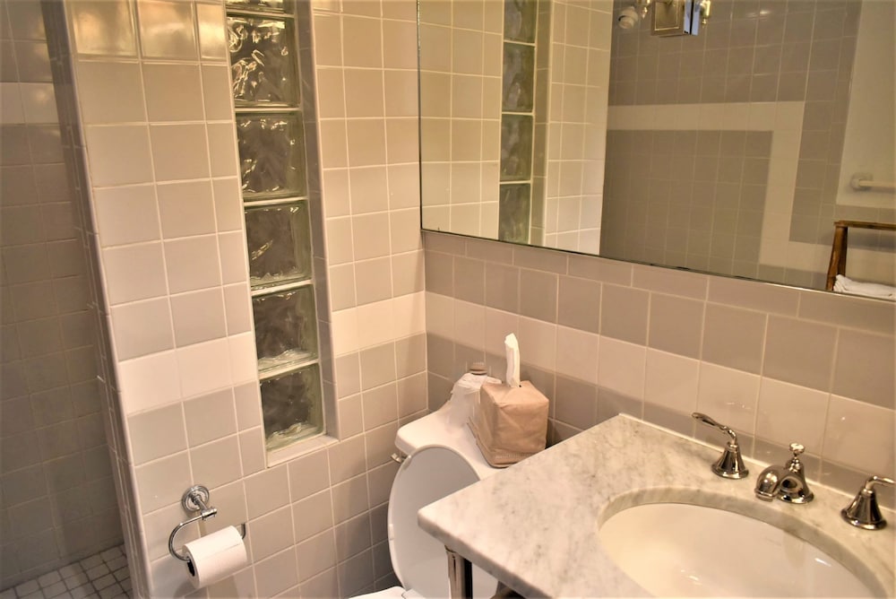 Simonton Court Historic Inn & Cottages - photo 220