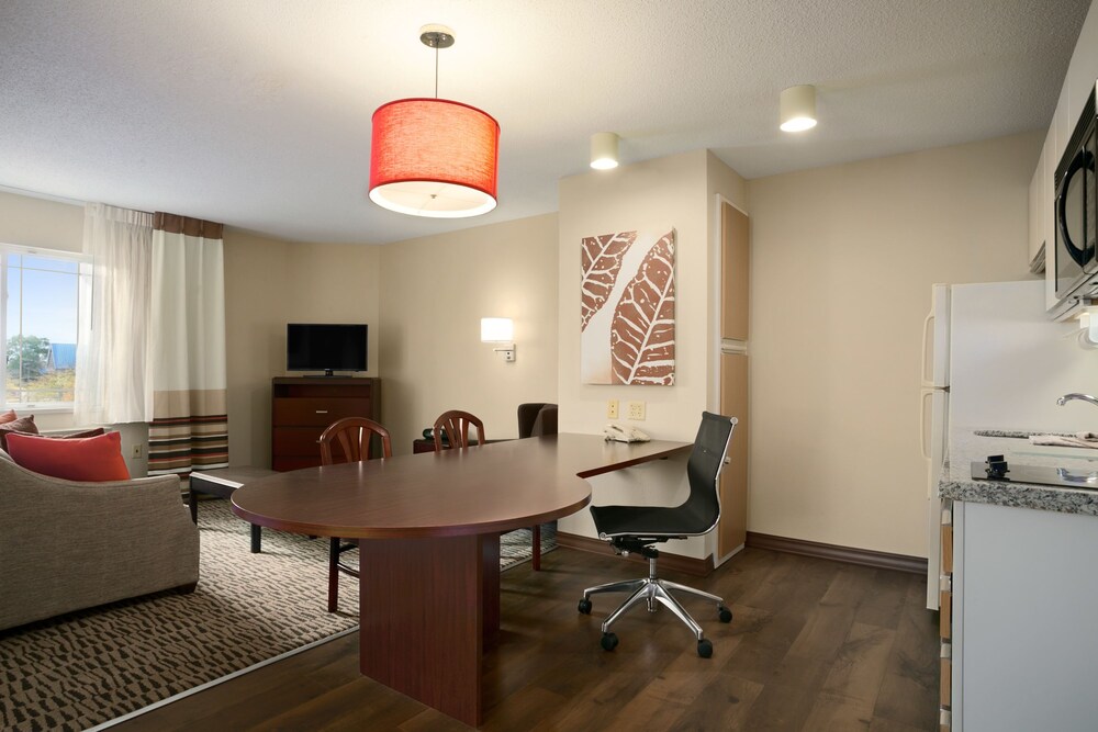 Mainstay Suites Hartford Meriden - photo 17