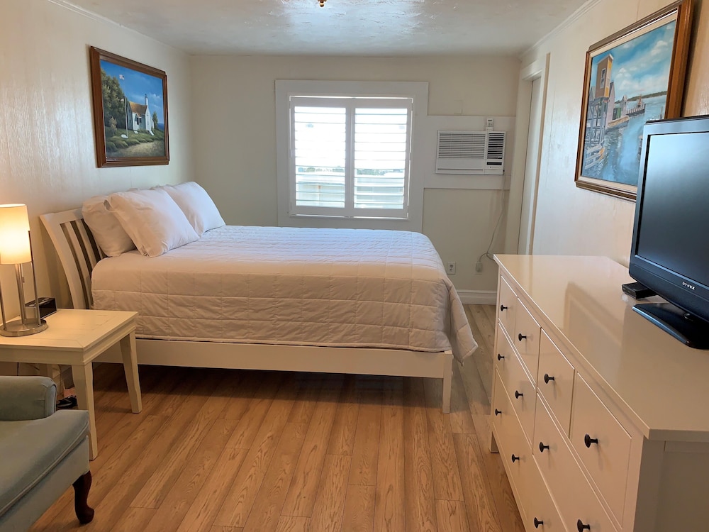 Vineyard Harbor Motel Private Beach - photo 38