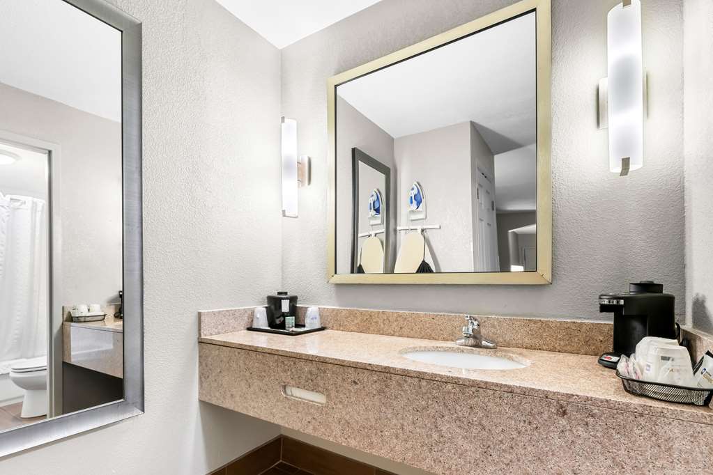 Best Western Executive Suites - photo 26