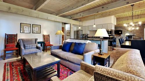 Timberline Condominiums 3 Bedroom Deluxe Unit C1A — 4-Star Luxury Hotel in Snowmass Village, United States